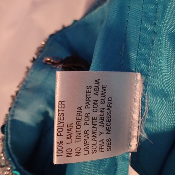 DALIA, BEAUTIFUL CINDERELLA TYPE DRESS, LOTS OF BEADING, LOTS OF LAYERING. - Picture 11 of 12